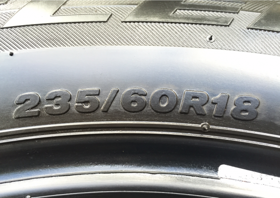 ยาง Bridgestone 235 60 18 ปลายปี13 ดอกเต็ม ไม่มีปะ ราคาไม่แพง