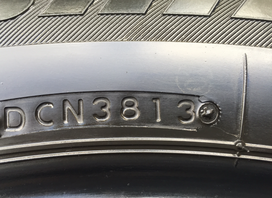 ยาง Bridgestone 235 60 18 ปลายปี13 ดอกเต็ม ไม่มีปะ ราคาไม่แพง