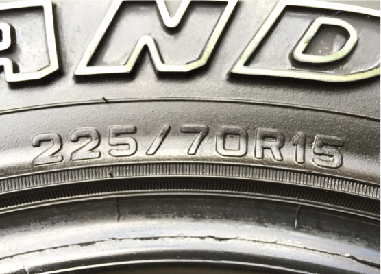 ยาง All Dunlop 225 70 15 สิ้นปี14 ดอกเต็ม ไม่มีปะ ราคาไม่แพง