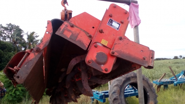 ฃายโลตาลี่   ยี่ห้อคูโบต้ากว้าง2.50เมตร    สวยพร้อมใช้งาน