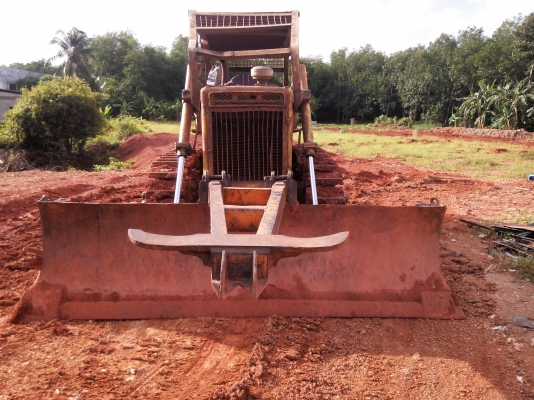 ขายรถแทรคเตอร์ KOMATSU D50A-15 ห้องเลี้ยวแห้ง มีเขาล้มไม้ ราคา 380000