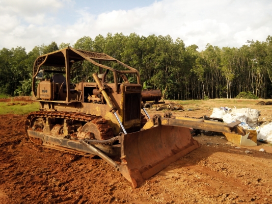 ขายรถแทรคเตอร์ KOMATSU D50A-15 ห้องเลี้ยวแห้ง มีเขาล้มไม้ ราคา 380000