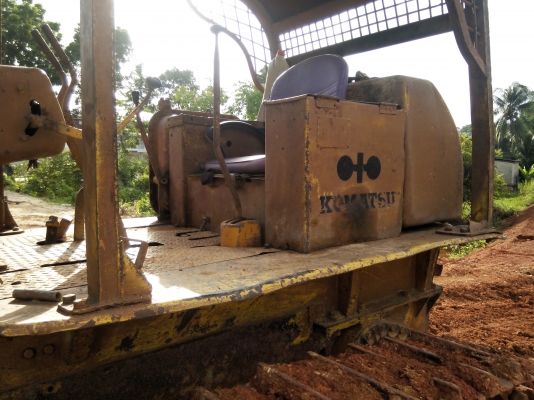 ขายรถแทรคเตอร์ KOMATSU D50A-15 ห้องเลี้ยวแห้ง มีเขาล้มไม้ ราคา 380000
