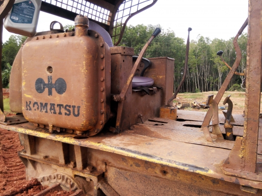 ขายรถแทรคเตอร์ KOMATSU D50A-15 ห้องเลี้ยวแห้ง มีเขาล้มไม้ ราคา 380000