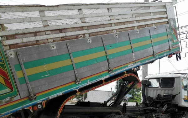 สิบล้อ ฮีโน่ FM 226 EP100-220 ดั้มมีเนียม สภาพดีเดิมๆสวยพร้อมใช้ ทะเบียนพร้อมโอน สิบล้อ ฮีโน่ FM 226 EP100-220 ดั้มมีเนียม สภาพดีเดิมๆสวยพร้อมใช้ ทะเบียนพร้อมโอน