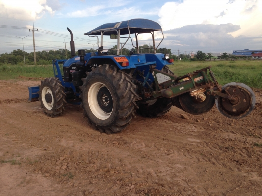 ขายรถไถ 2 เพลา Ford new holland 6610 มีภาพวีดีโอ ราคา685,000 บาท  สภาพสวยพร้อมใช้ ผานดันหน้า และผาน 7 ราคา685,000 บาท  โทร 081-9972972 089-8451778