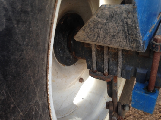 ขายรถไถ 2 เพลา Ford new holland 6610 มีภาพวีดีโอ ราคา685,000 บาท  สภาพสวยพร้อมใช้ ผานดันหน้า และผาน 7 ราคา685,000 บาท  โทร 081-9972972 089-8451778