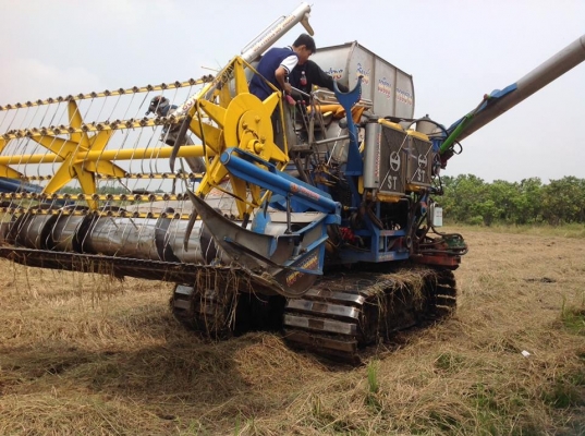 ขาย รถเกี่ยวสวยๆพร้อมเทลเลอร์ 1,500,000  Tel 0997262558