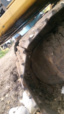 ขายโซ่พร้อมแผ่น รถแมคโค แผ่นยาว 80 ซม. ใส่ได้ทั้งโกเบ  cat-320-1-2 และโกเบ 200-3-5-6-8   แผ่นสวย  แผ่นแท้ครับขายไม่แพง