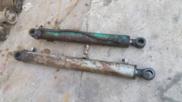 ขายกระบอกอาร์มกับกระบอกบุ้งกี้ รถแมคโค PC-30-7 สภาพสวยของถอดจากตัวรถ