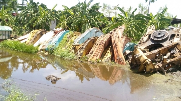 ขายบูมอาร์ม รถแมคโค มีของ โกเบ โคมัสสุ  แคท รุ่น-200 ขายไม่แพงครับ