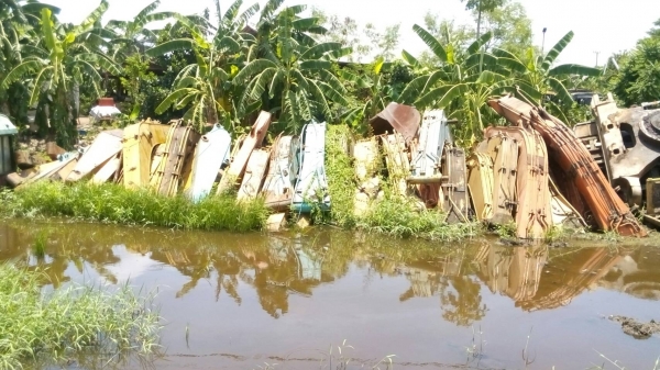 ขายบูมอาร์ม รถแมคโค มีของ โกเบ โคมัสสุ  แคท รุ่น-200 ขายไม่แพงครับ