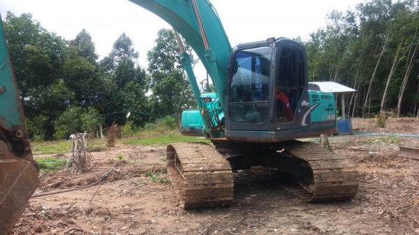ขายรถแบ็คโฮ  KOBELCO SK200-8 YN-12 ไมล์ 13,xxx เอกสารชุดจดทะเบียน ออกห้้างป้ายแดงไม่เคยทำสี  ราคาต่อรองมาเลยขายได้ขายครับ   สภาพสวย สนใจ0932795977