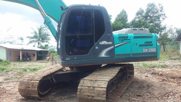 ขายรถแบ็คโฮ  KOBELCO SK200-8 YN-12 ไมล์ 13,xxx เอกสารชุดจดทะเบียน ออกห้้างป้ายแดงไม่เคยทำสี  ราคาต่อรองมาเลยขายได้ขายครับ   สภาพสวย สนใจ0932795977