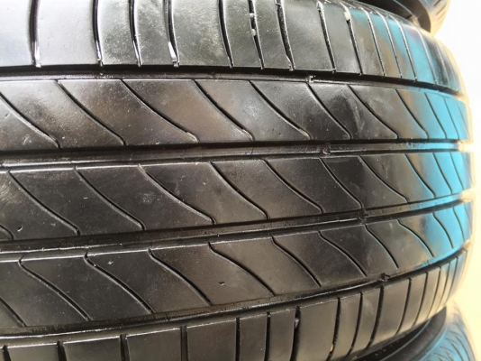 ขายยาง MICHELIN PRIMACY 3ST 215-60-17 ปี14 ดอกหนาจัด ไม่มีตำหนิ ไม่มีปะ ชุดละ 5,500 บาท