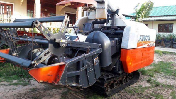 รถเกี่ยวคูโบต้า อุ้ม dc 70g ใช้งานน้อย จดปี 55 เปลี่ยนแพ็คแล้ว 2 เส้น ฝันตัดหัวจรวด เปลี่ยนแล้ว พร้อมลุย พร้อมเทลเลอร์ และเอกสารก็พร้อมโอน โทรมาคุยครับ