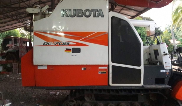 รถเกี่ยวคูโบต้า อุ้ม dc 70g ใช้งานน้อย จดปี 55 เปลี่ยนแพ็คแล้ว 2 เส้น ฝันตัดหัวจรวด เปลี่ยนแล้ว พร้อมลุย พร้อมเทลเลอร์ และเอกสารก็พร้อมโอน โทรมาคุยครับ