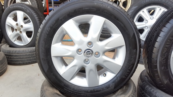 ขายล้อNISSAN March 15 ยางปี 15  4 ล้อ