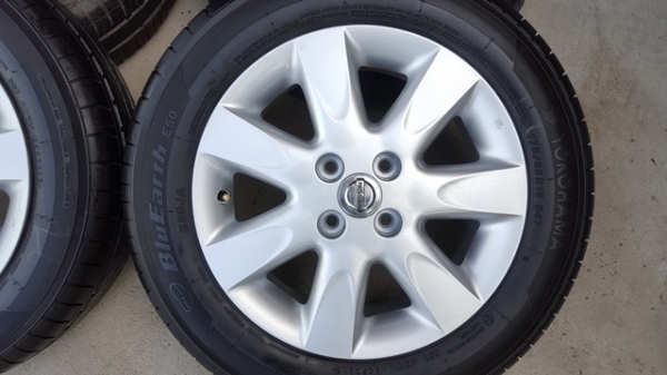 ขายล้อNISSAN March 15 ยางปี 15  4 ล้อ