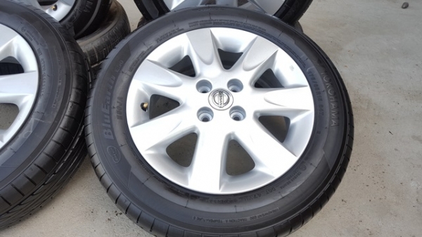 ขายล้อNISSAN March 15 ยางปี 15  4 ล้อ