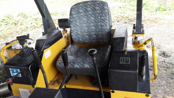 ขาย แทรคเตอร์ KOMATSU D20P-7E รถบ้านฝากขาย    สภาพดี เครื่องดี  โซ่ดี  เอกสารครบ   พร้อมใช้ สนใจโทร 089-3818694 ดวงนภา