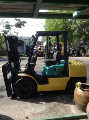 +++ ขายโฟล์คิลฟท์  KOMATSU FD30-12  ขนาด  3  ตัน  เครื่องยนต์ดีเซล  เสา  3  เมตร  ไซด์ชิพ (งาสไลด์) เกียร์ออโตเมติค  ยางตัน