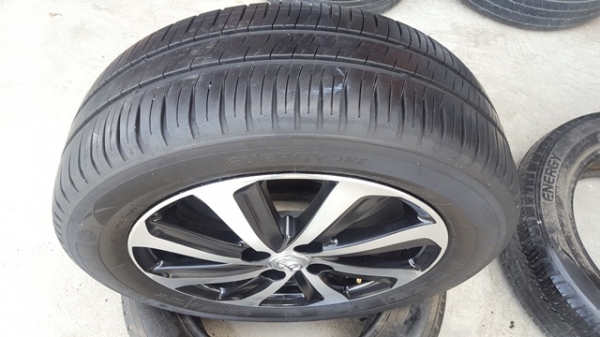 ขายล้อTOYOTA New VIOS(หน้าเงาดำ) ยางปี 14 4 ล้อ