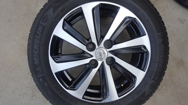ขายล้อTOYOTA New VIOS(หน้าเงาดำ) ยางปี 14 4 ล้อ