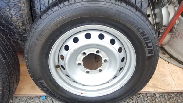 ขายล้อกะทะ16 6รู ยาง215/65/16 ปี13  4 ล้อ