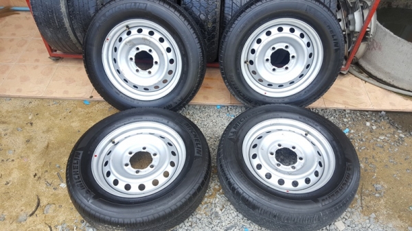 ขายล้อกะทะ16 6รู ยาง215/65/16 ปี13  4 ล้อ