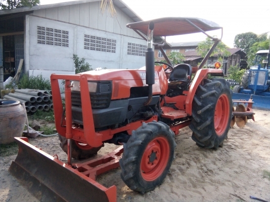 งดต่อลอง ขายรถไถคูโบต้า 45 แรง พร้อมใช้ 2234 ชม.อุปกรณ์ 2 ชิ้น ดันหน้า พานหก เล่มพร้อม