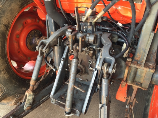 Kubota M7040 ปี53 หาง6 ใบดัน 3พันชั่วโมง เล่มพร้อมโอน