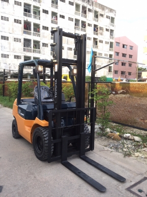 ขายรถยกโฟร์คลิฟท์ยี่ห้อTOYOTA7FD-25 ขายรถยกโฟร์คลิฟท์ยี่ห้อTOYOTA7FD-25