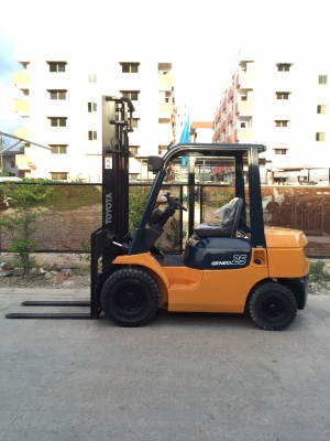 ขายรถยกโฟร์คลิฟท์ยี่ห้อTOYOTA7FD-25 ขายรถยกโฟร์คลิฟท์ยี่ห้อTOYOTA7FD-25