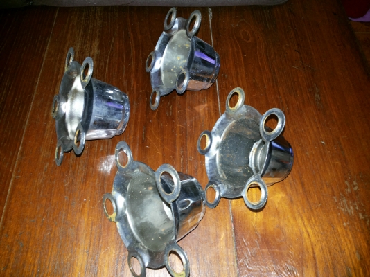 ขายฝาครอบดุมล้องานเก่าคลาสิคเหล็กชุบ