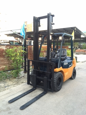 ขายรถยกโฟร์คลิฟท์ยี่ห้อTOYOTA7FD-25 ขายรถยกโฟร์คลิฟท์ยี่ห้อTOYOTA7FD-25