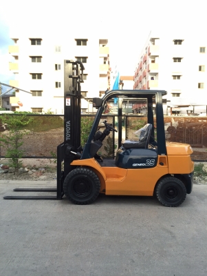 ขายรถยกโฟร์คลิฟท์ยี่ห้อTOYOTA7FD-25