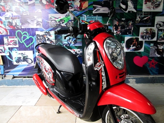 scoopy i สีดำแดง รถบ้านฝากขาย เป็นตัวตัวใหม่ ไฟหน้าโปรเจคเตอร์ สภาพดี แถม 3 รายการ 24900