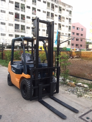 ขายรถยกโฟร์คลิฟท์ยี่ห้อ TOYOTAรุ่น7FD-25 ขายรถยกโฟร์คลิฟท์ยี่ห้อ TOYOTAรุ่น7FD-25