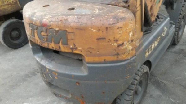 โฟล์กลิฟท์สภาพเก่านอก ขนาด 1.5 ตัน อุปกรณ์ครบ ราคา 95000 บาท สนใจติดต่อ ปิ่น 081-917-6906