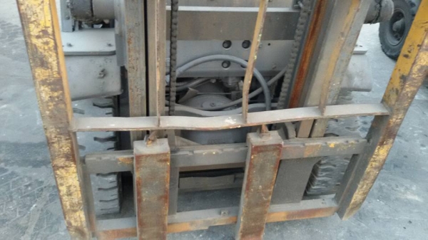 โฟล์กลิฟท์สภาพเก่านอก ขนาด 1.5 ตัน อุปกรณ์ครบ ราคา 95000 บาท สนใจติดต่อ ปิ่น 081-917-6906