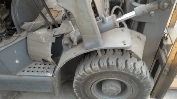 โฟล์กลิฟท์สภาพเก่านอก ขนาด 1.5 ตัน อุปกรณ์ครบ ราคา 95000 บาท สนใจติดต่อ ปิ่น 081-917-6906