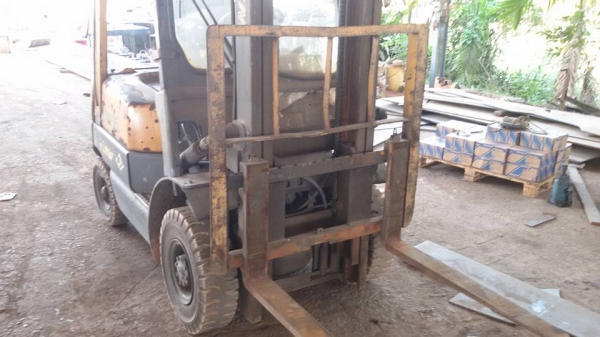 โฟล์กลิฟท์สภาพเก่านอก ขนาด 1.5 ตัน อุปกรณ์ครบ ราคา 95000 บาท สนใจติดต่อ ปิ่น 081-917-6906