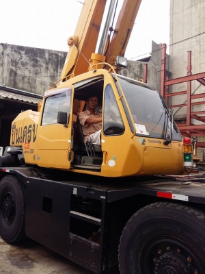 โฟล์กลิฟท์สภาพเก่านอก ขนาด 1.5 ตัน อุปกรณ์ครบ ราคา 95000 บาท สนใจติดต่อ ปิ่น 081-917-6906