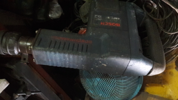 ขาย !! แย็กBOSCH.11Eมีดอกพร้อม สภาพสวยเดิมๆ พร้อมใช้งาน ขาย !! แย็กBOSCH.11Eมีดอกพร้อม สภาพสวยเดิมๆ พร้อมใช้งาน