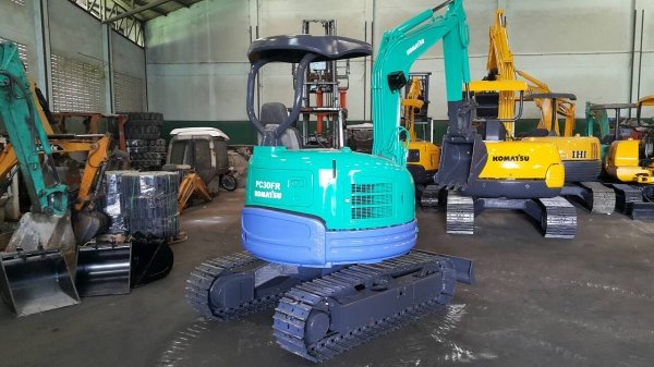 ขาย รถขุด KOMATSU รุ่น PC30FR มือสองญี่ปุ่น ปั้มนิ้ว คอนโทรลสัั้น ทำงานไว คล่องตัว มือถือ/LINE ID: 0818753444