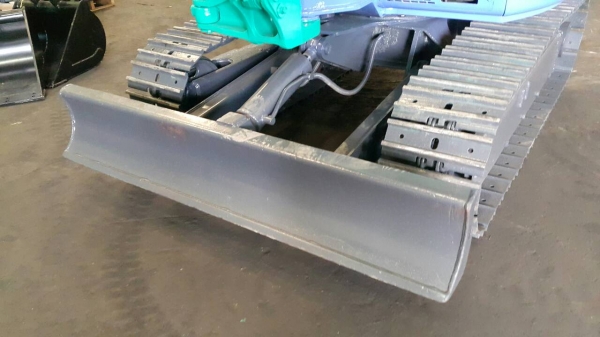 ขาย รถขุด KOMATSU รุ่น PC30FR มือสองญี่ปุ่น ปั้มนิ้ว คอนโทรลสัั้น ทำงานไว คล่องตัว มือถือ/LINE ID: 0818753444