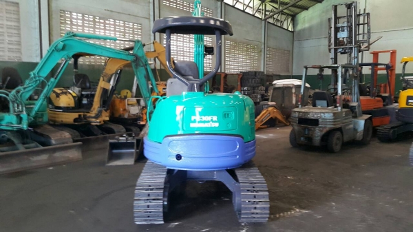 ขาย รถขุด KOMATSU รุ่น PC30FR มือสองญี่ปุ่น ปั้มนิ้ว คอนโทรลสัั้น ทำงานไว คล่องตัว มือถือ/LINE ID: 0818753444