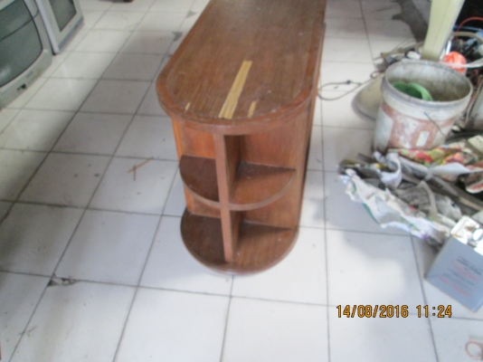 ฃั้นโฃว์  สภาพใหม่ๆ ราคา1800บาท สนใจ 081-585-6957