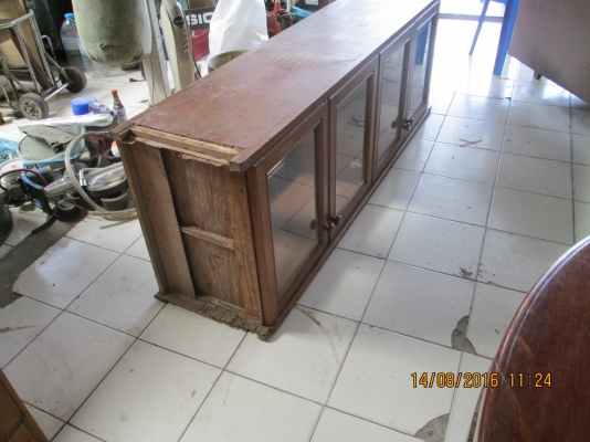 ฃั้นโฃว์  สภาพใหม่ๆ ราคา1800บาท สนใจ 081-585-6957